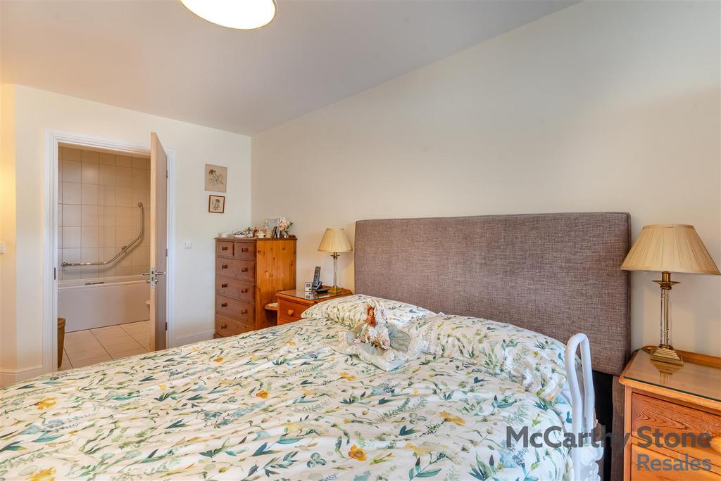 8645771-interior10.jpg