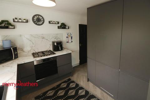13 Chiltern Walk, Barnsley, S75 2HJ