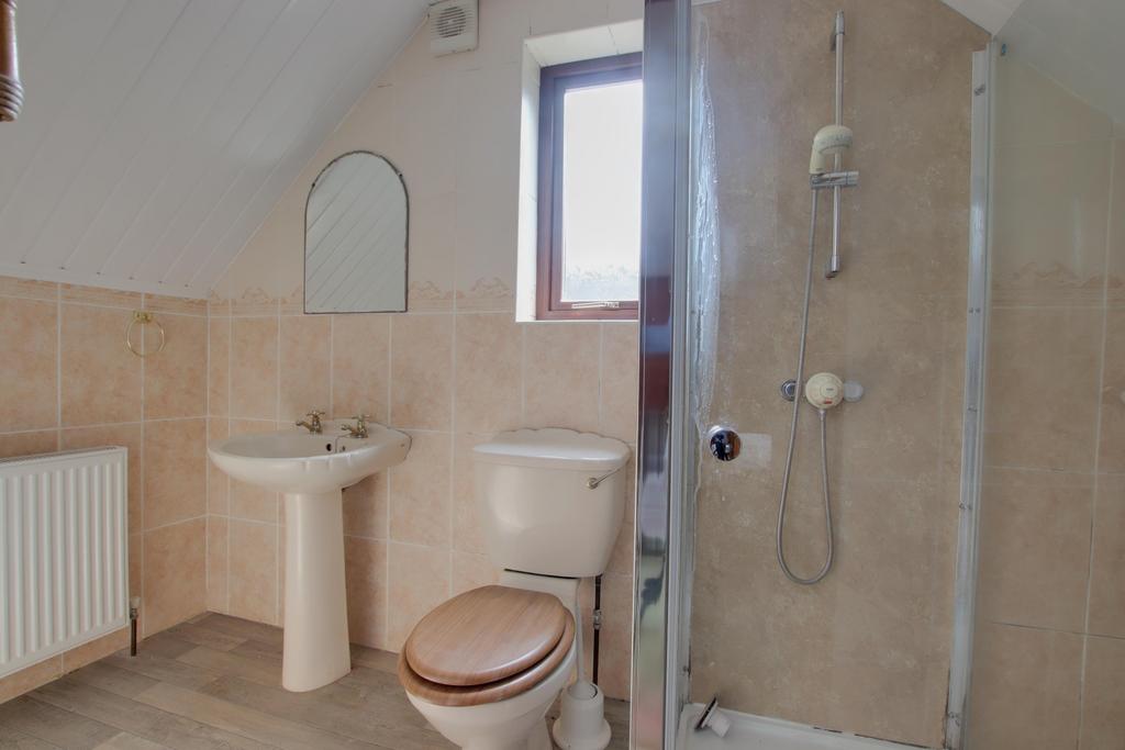 Ensuite   bedroom one