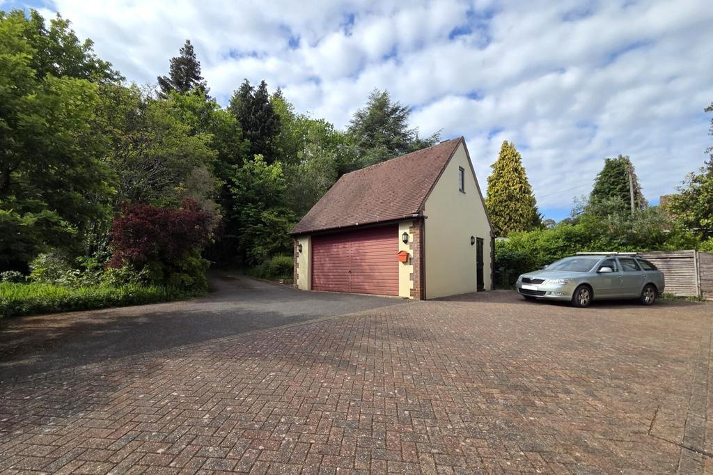 Driveway/garage