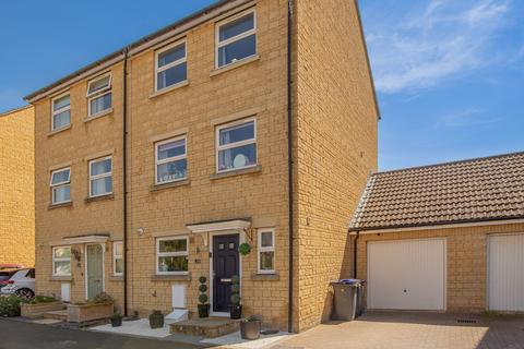 4 bedroom semi-detached house for sale, Avenue De Gien, Malmesbury, SN16