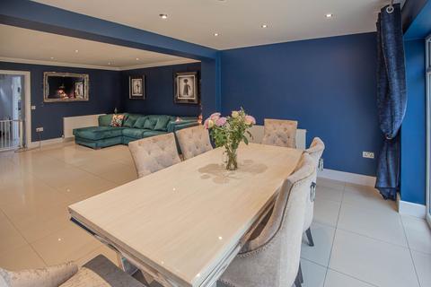 4 bedroom semi-detached house for sale, Avenue De Gien, Malmesbury, SN16