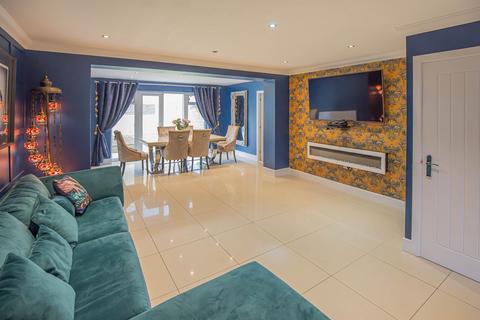 4 bedroom semi-detached house for sale, Avenue De Gien, Malmesbury, SN16