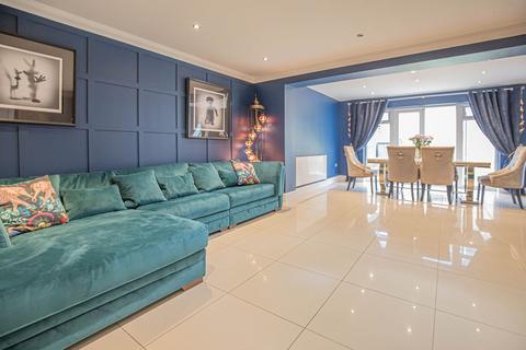 4 bedroom semi-detached house for sale, Avenue De Gien, Malmesbury, SN16