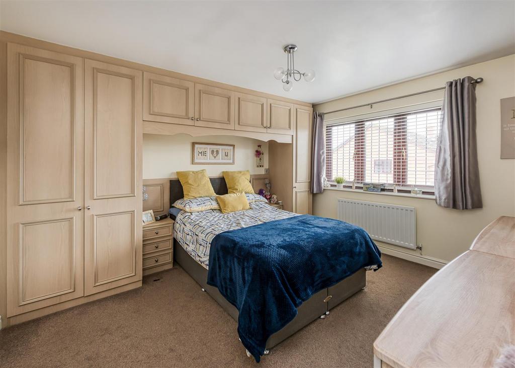 19 Penleigh Gardens-bed1.jpg