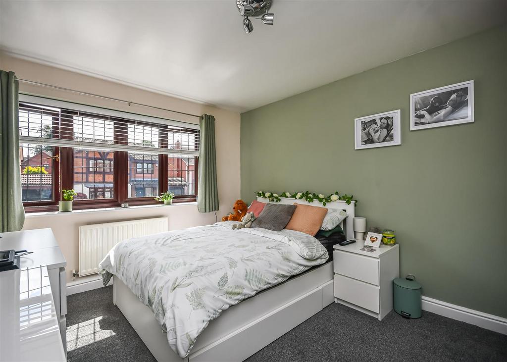 19 Penleigh Gardens-Bedroom 2.jpg