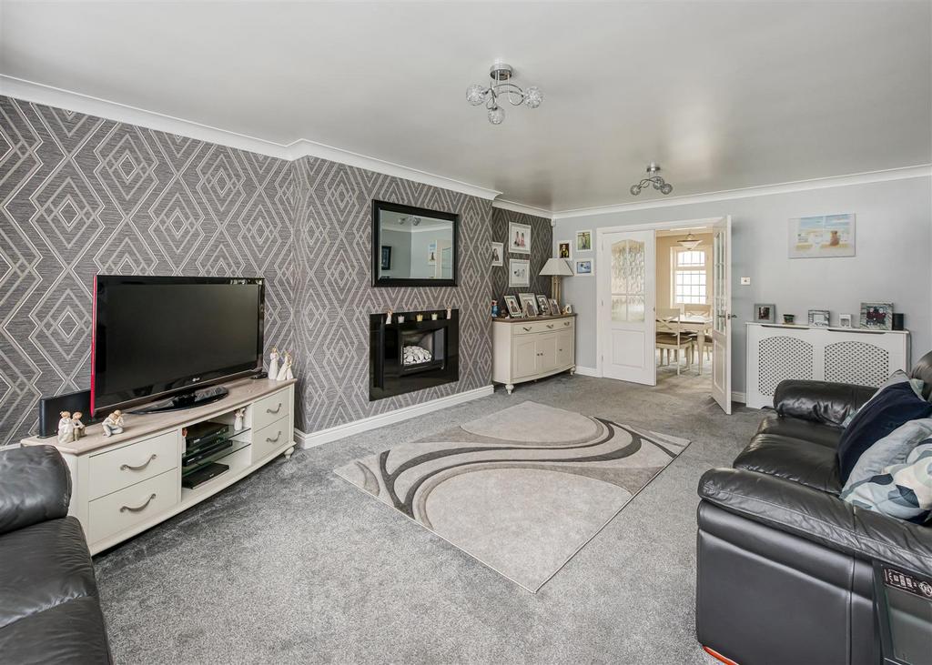 19 Penleigh Gardens-living1.jpg