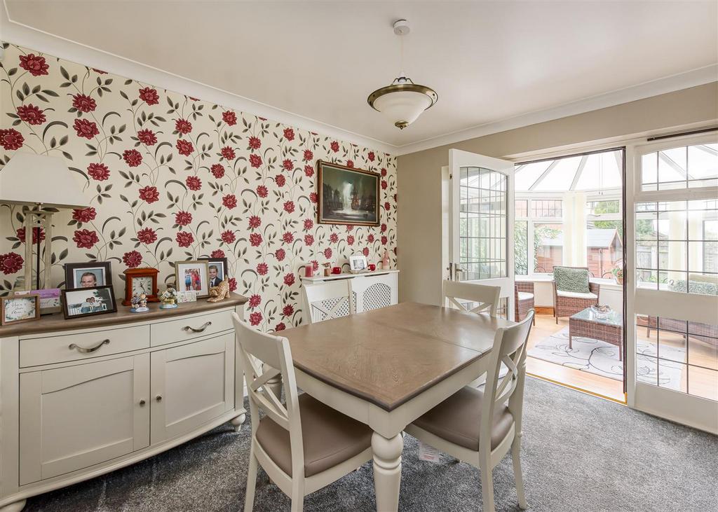 19 Penleigh Gardens-dining.jpg