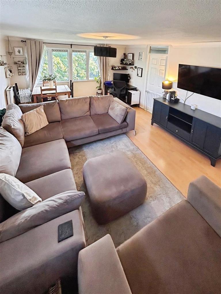 863123a8-Living 20 Room 201.jpg