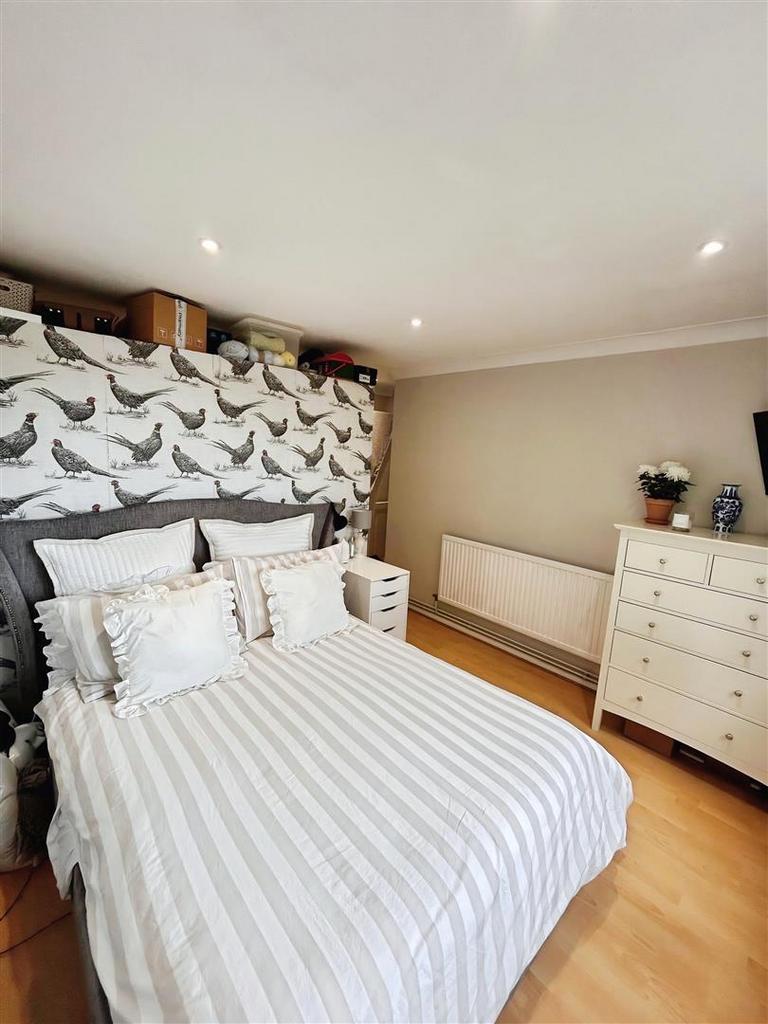 Efe03665-Bedroom 20 One 201.jpg