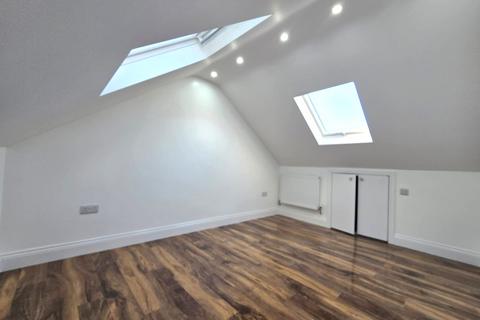 4 bedroom terraced house to rent, Pulleyns Avenue, London E6