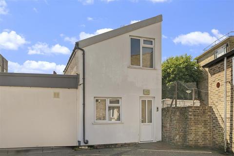1 bedroom duplex for sale, Blackstock Road, London N4