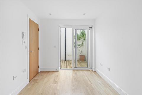 1 bedroom duplex for sale, Blackstock Road, London N4