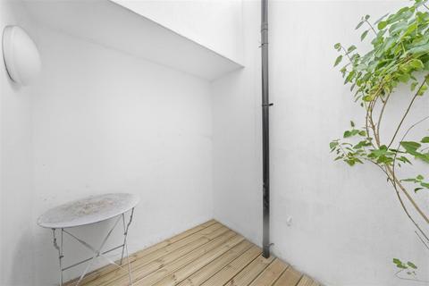 1 bedroom duplex for sale, Blackstock Road, London N4