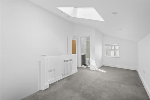 1 bedroom duplex for sale, Blackstock Road, London N4