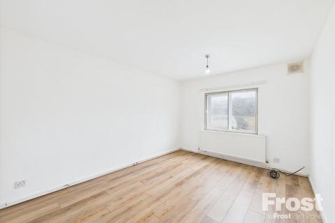 109 Falcon Drive, Stanwell, Staines, TW19 7EX
