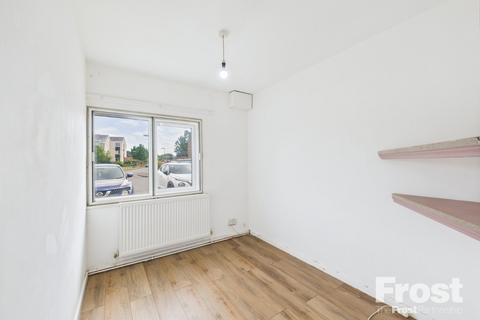 109 Falcon Drive, Stanwell, Staines, TW19 7EX
