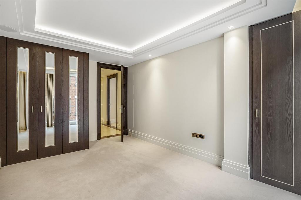 39 Wren House,190 Strand,WC2 R-24.jpg