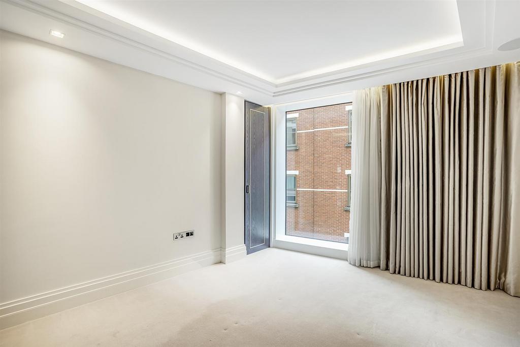 39 Wren House,190 Strand,WC2 R-23.jpg