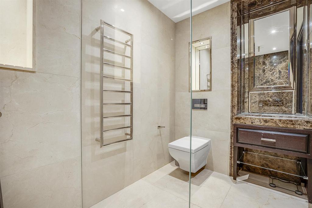 39 Wren House,190 Strand,WC2 R-25.jpg