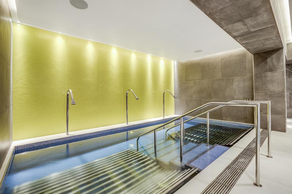39 Wren House,190 Strand,WC2 R-9.jpg