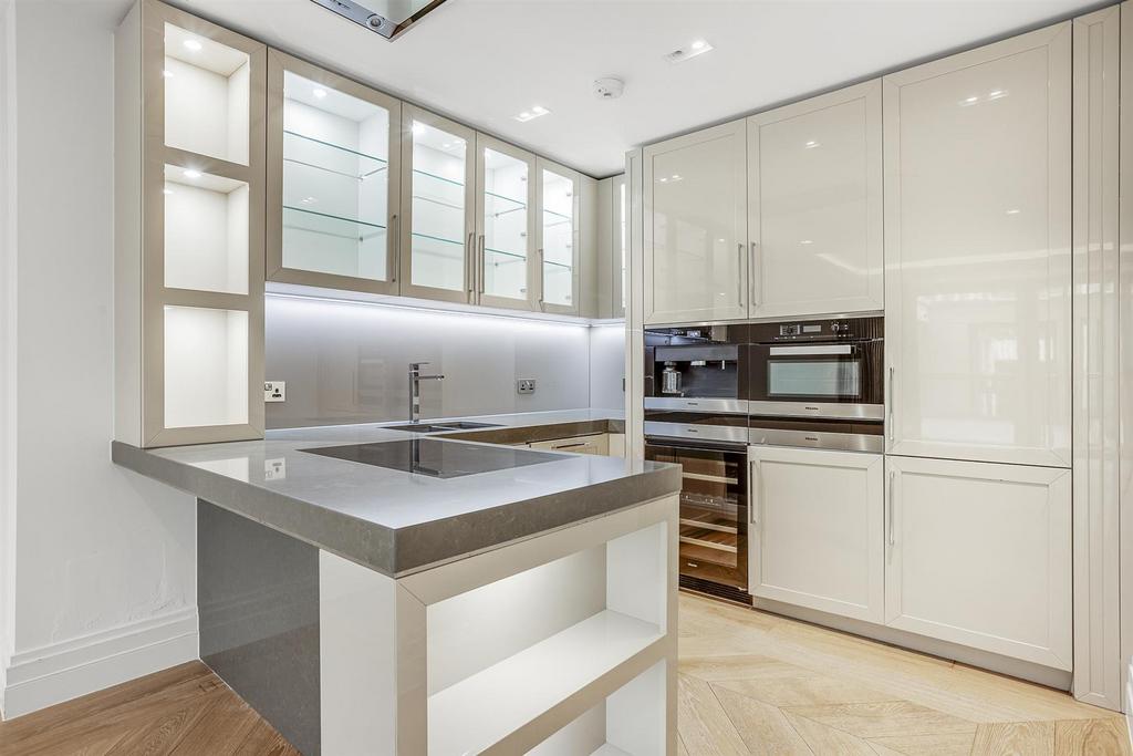 39 Wren House,190 Strand,WC2 R-15.jpg