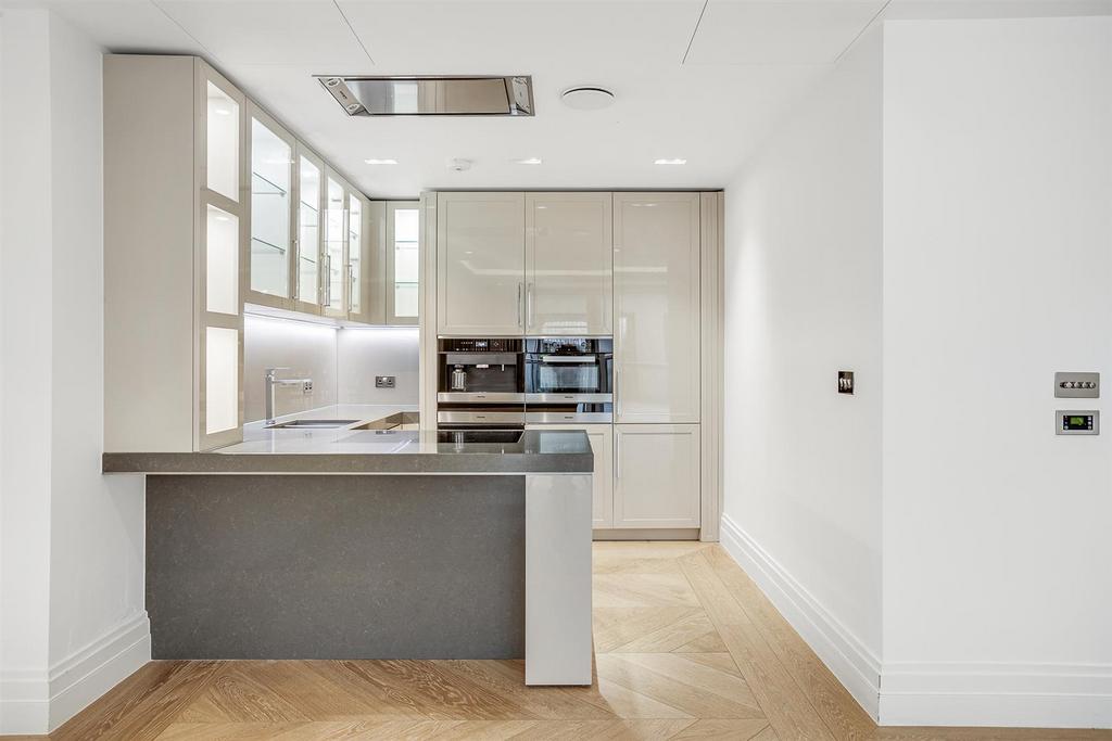 39 Wren House,190 Strand,WC2 R-3.jpg