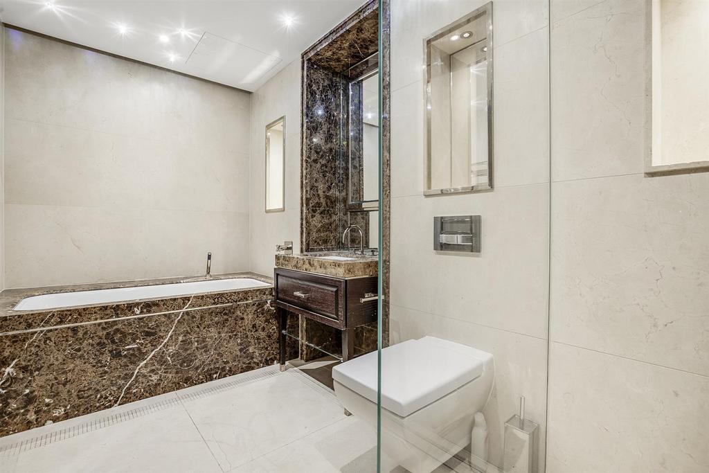 39 Wren House,190 Strand,WC2 R-26.jpg