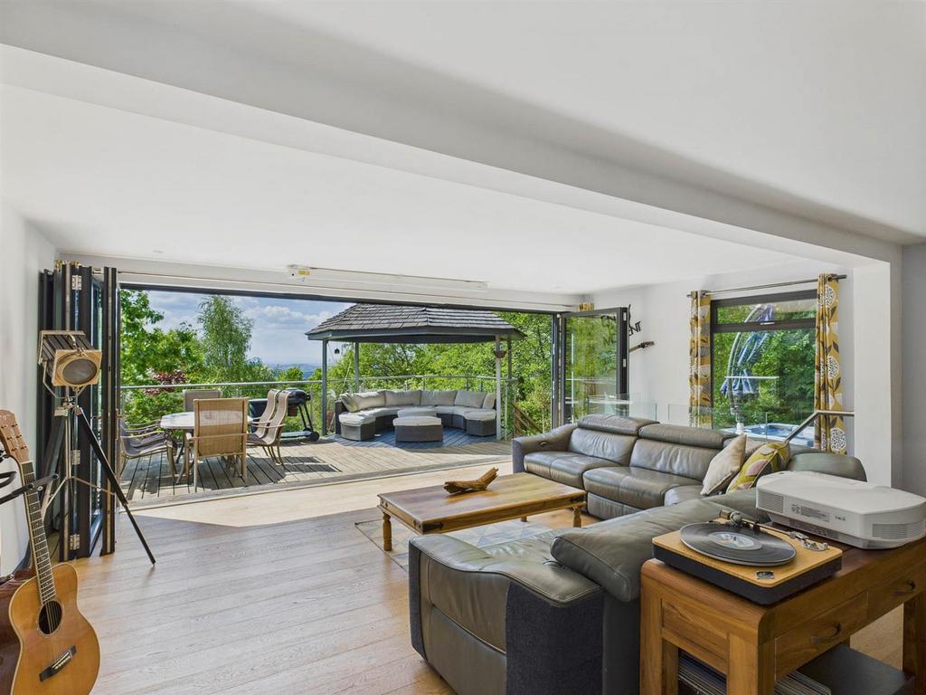 CAM02541 G0-PR0452-STILL002.jpg