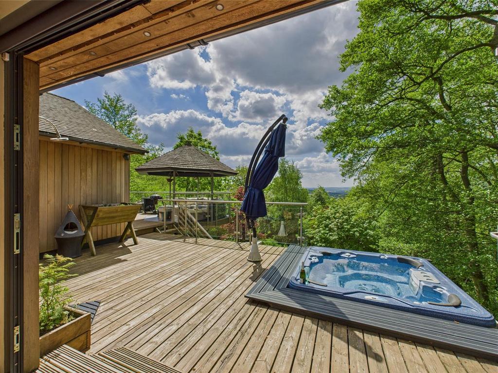 CAM02541 G0-PR0452-STILL027.jpg