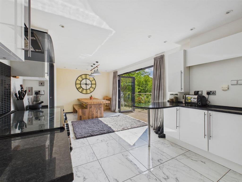 CAM02541 G0-PR0452-STILL039.jpg