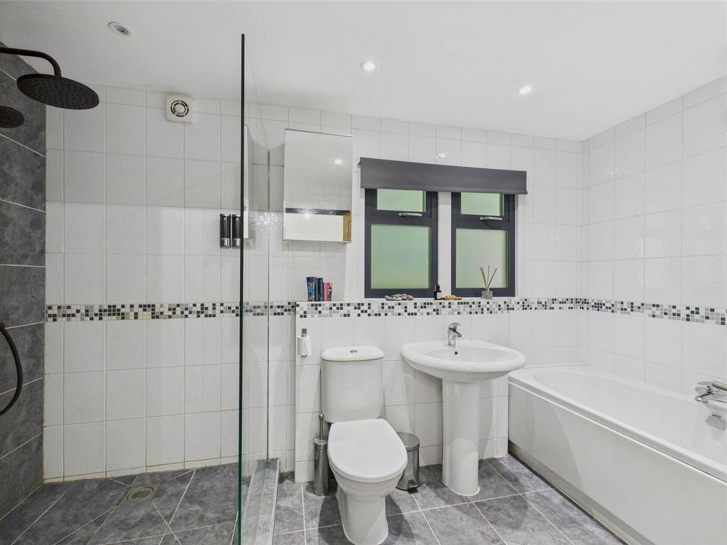 CAM02541 G0-PR0452-STILL034.jpg