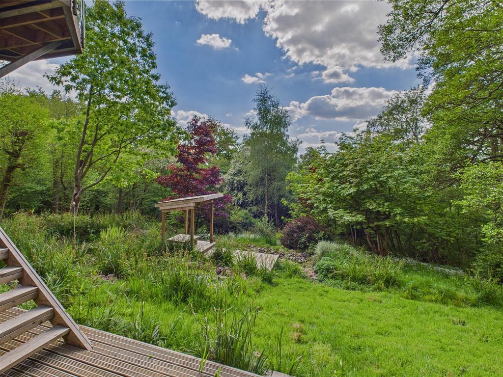 CAM02541 G0-PR0452-STILL061.jpg