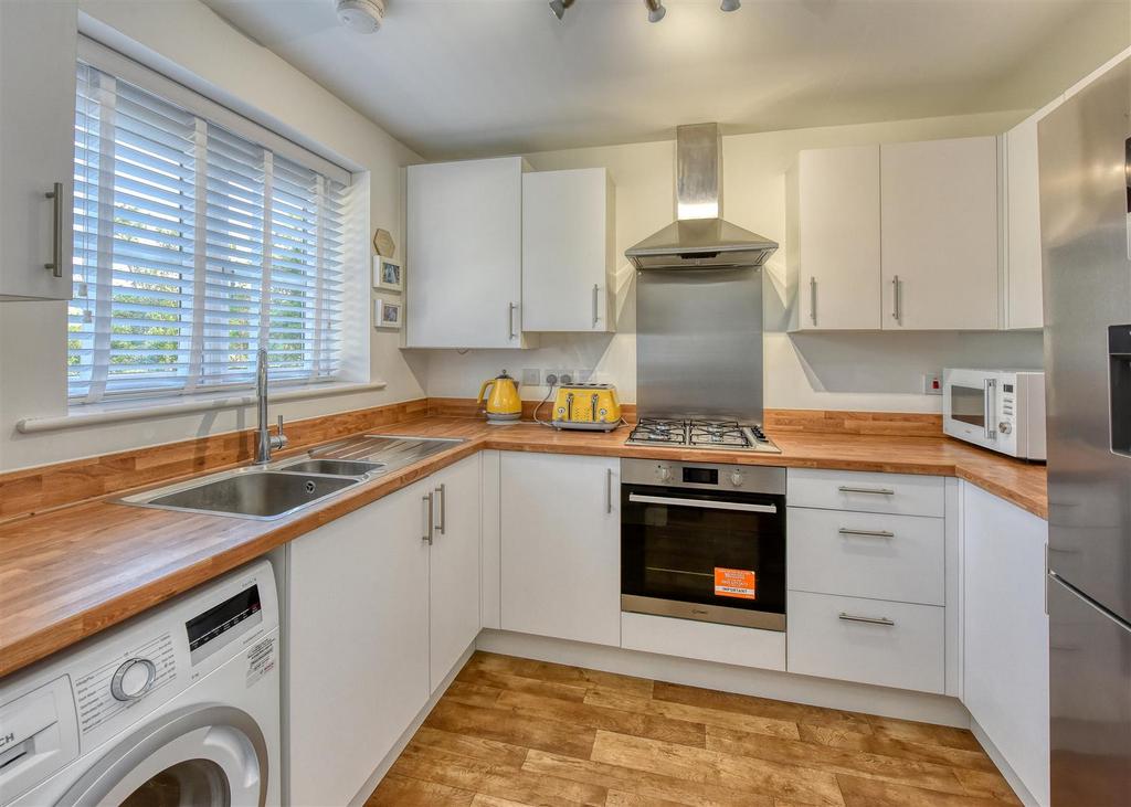 27 Gittins Park-Kitchen.jpg