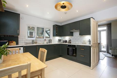 79 Bavent Road, London, SE5 9RZ