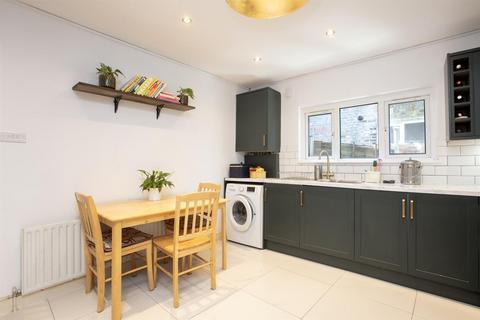 79 Bavent Road, London, SE5 9RZ