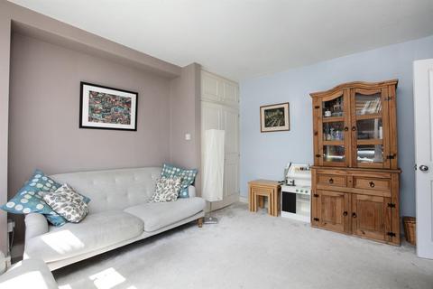 79 Bavent Road, London, SE5 9RZ