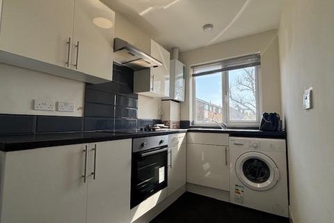 1 bedroom flat to rent, Belgrave Avenue, Romford RM2