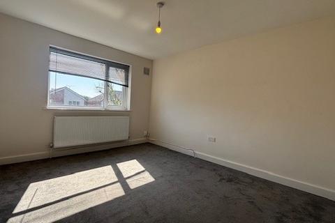 1 bedroom flat to rent, Belgrave Avenue, Romford RM2