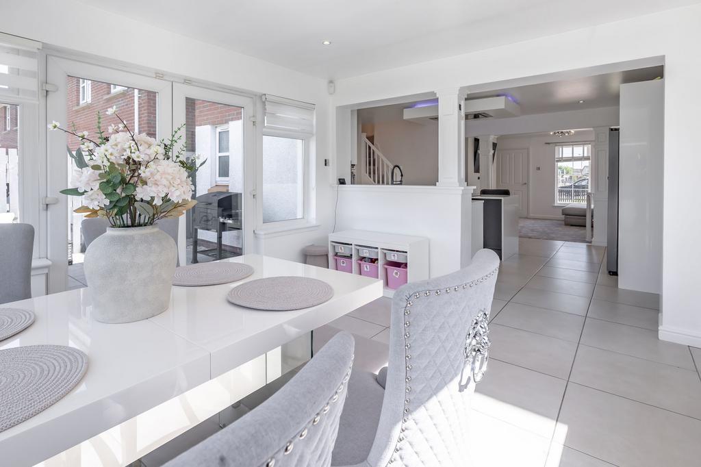 Dining Area/ Sunroom