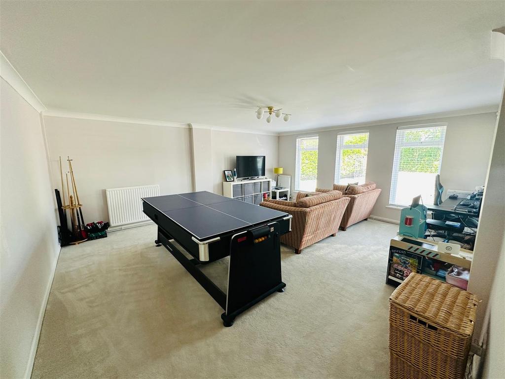 Games/play room/5 th bedroom