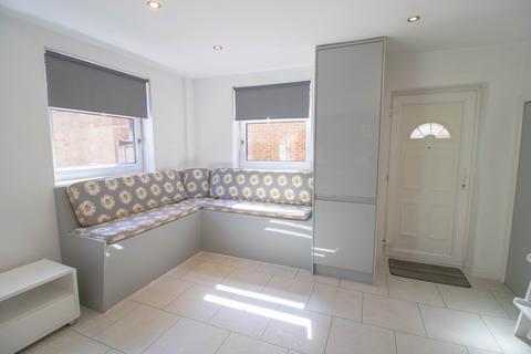 3 bedroom detached house to rent, Clarkes Lane, Beeston, Chilwell, Nottingham, NG9