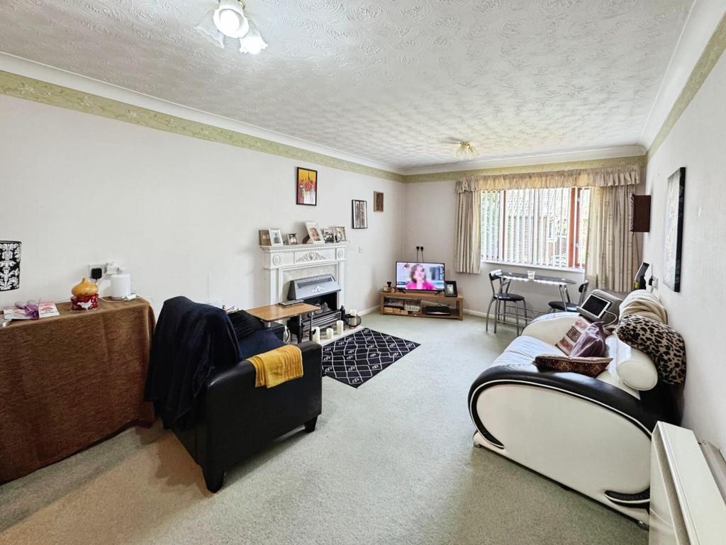 0060d640-Living 20 Room.jpg