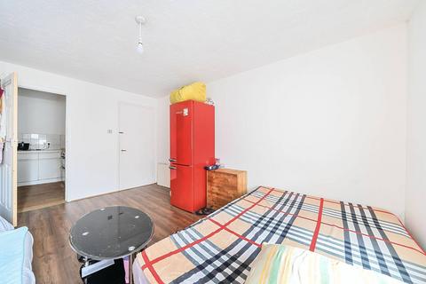 19 Kennedy Close, Mitcham, CR4 2AR