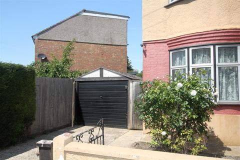 3 bedroom end of terrace house for sale, Russell Road, Mitcham