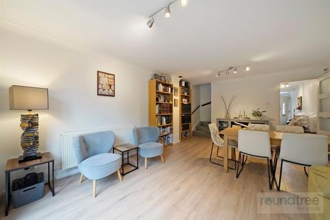 16 Heton Gardens, London, NW4 4XS