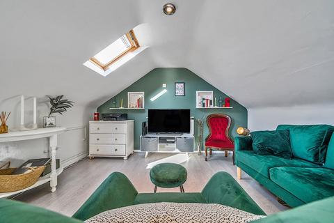 2 bedroom duplex for sale, Bulwer Road, Barnet, EN5