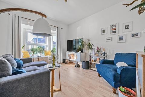 2 bedroom duplex for sale, Bulwer Road, Barnet, EN5