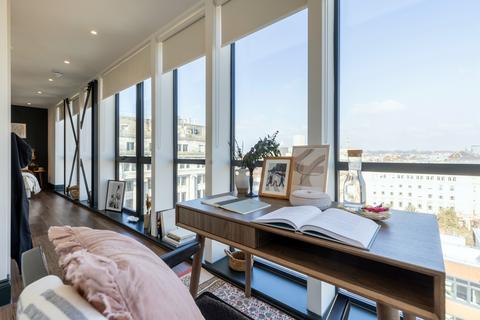 Studio to rent, Plot 901, Grand penthouse The James, 7, James Street L2