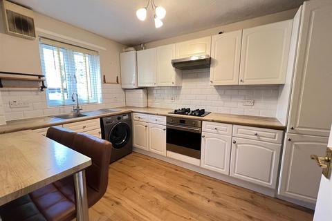 2 bedroom house to rent, Florence Elson Close, Manor Park
